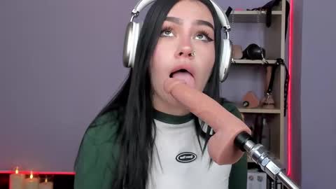 Snapshot of jas_miin chatting on 09/26/25, 02:15 Maria online show from 09/26/25, 02:15