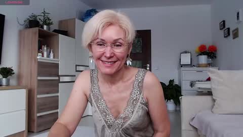 Jasmin room for people 40 online show from 11/28/25, 09:01