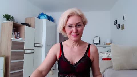 Jasmin room for people 40 online show from 02/15/26, 12:58