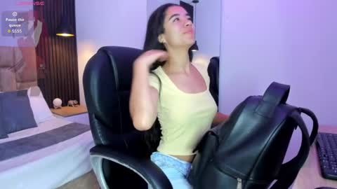 Snapshot of jasmin_adams chatting on 05/15/26, 10:33 Jasmin online show from 05/15/26, 10:33