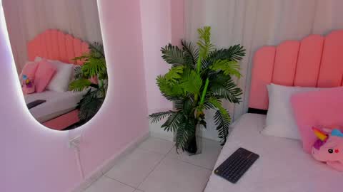 Snapshot of jasmin_evano29 chatting on 06/09/26, 05:35 online show from 06/09/26, 05:35