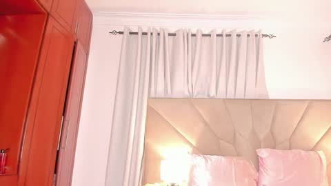 Snapshot of jasmin_melons chatting on 12/17/25, 03:23 jasmin_melons online show from 12/17/25, 03:23