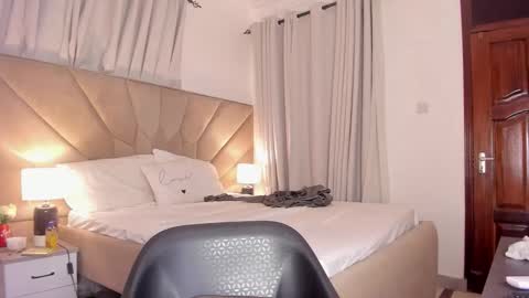 Snapshot of jasmin_melons chatting on 02/18/26, 12:17 jasmin_melons online show from 02/18/26, 12:17