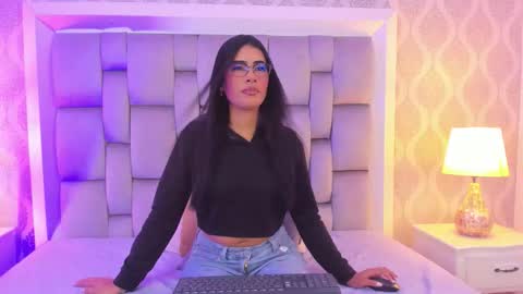 Jasmine online show from 09/15/25, 07:47