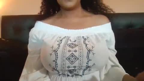 Snapshot of jasmine_devine1 chatting on 05/28/26, 07:00 Jasmine online show from 05/28/26, 07:00