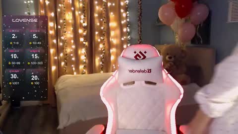 Jasmine online show from 02/15/25, 12:04