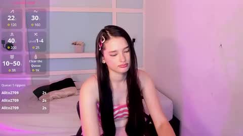 Snapshot of jasminebella0 chatting on 02/25/25, 02:25 Jazmin online show from 02/25/25, 02:25