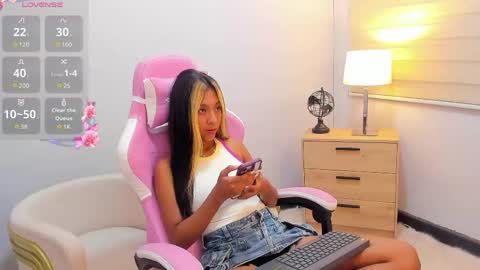 Snapshot of jasmineross_1 chatting on 04/09/26, 03:28 jasmine online show from 04/09/26, 03:28