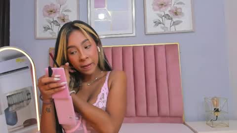 Snapshot of jasmineross_1 chatting on 04/11/26, 04:44 jasmine online show from 04/11/26, 04:44
