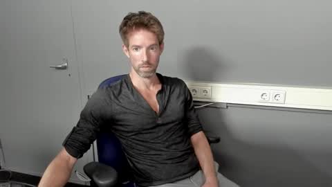 Snapshot of jasonberg29 chatting on 09/15/25, 01:11 Jason online show from 09/15/25, 01:11