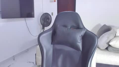 JBrooksXx online show from 01/13/25, 12:51