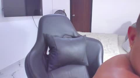 JBrooksXx online show from 01/28/25, 02:11