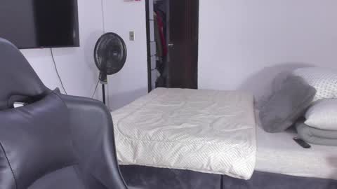JBrooksXx online show from 01/31/25, 09:37