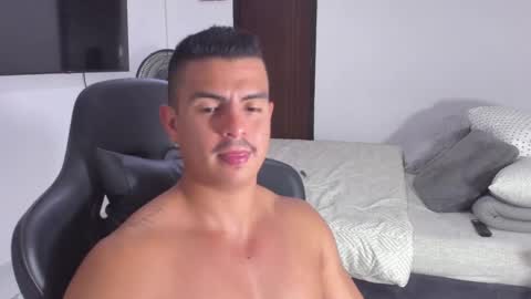 JBrooksXx online show from 02/01/25, 04:03