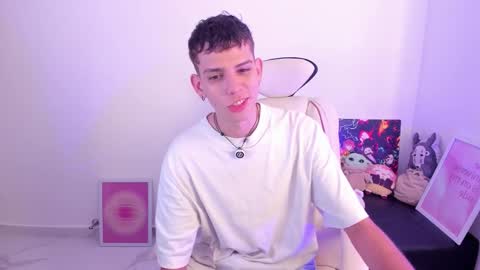 Snapshot of jasson___ chatting on 12/14/25, 11:37 jasson___ online show from 12/14/25, 11:37