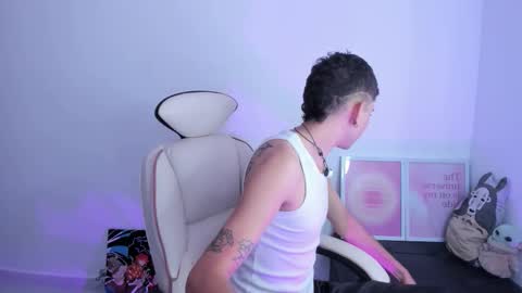 Snapshot of jasson___ chatting on 12/17/25, 11:27 jasson___ online show from 12/17/25, 11:27