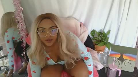 Snapshot of jassynicole chatting on 01/12/25, 02:52 Jaslene Lovely online show from 01/12/25, 02:52