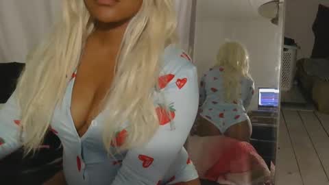 Snapshot of jassynicole chatting on 02/14/25, 01:45 Jaslene Lovely online show from 02/14/25, 01:45