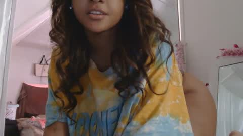 Snapshot of jassynicole chatting on 02/21/25, 03:10 Jaslene Lovely online show from 02/21/25, 03:10