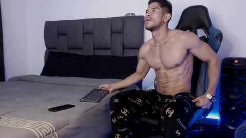 Snapshot of javiercarrera222 chatting on 02/11/25, 10:15 Javier online show from 02/11/25, 10:15