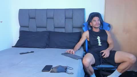 Snapshot of javiercarrera222 chatting on 02/23/25, 08:28 Javier online show from 02/23/25, 08:28