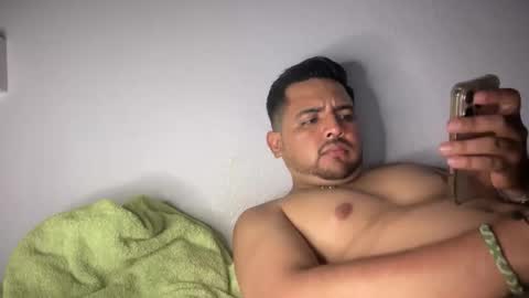 Snapshot of javiermichi chatting on 11/18/25, 05:01 javiermichi online show from 11/18/25, 05:01