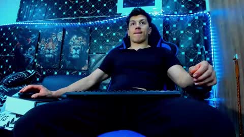 Javier online show from 10/13/25, 10:54