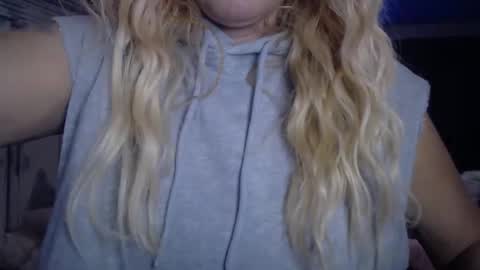 Snapshot of javlovesu chatting on 12/15/25, 03:11 JAV online show from 12/15/25, 03:11