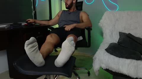 Snapshot of jaxon_blaze chatting on 10/15/25, 04:12 Jaxon online show from 10/15/25, 04:12