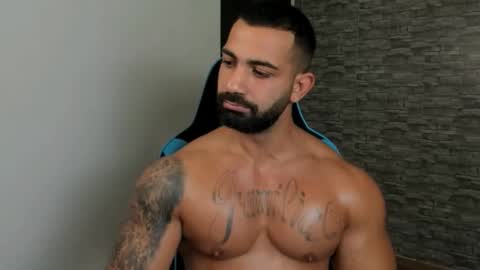 Snapshot of jaxonhunk chatting on 12/20/25, 01:23 JaxonHunk online show from 12/20/25, 01:23
