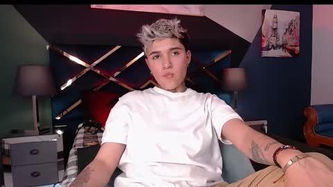 Snapshot of jaxwolf_ chatting on 12/16/25, 05:23 JAX online show from 12/16/25, 05:23