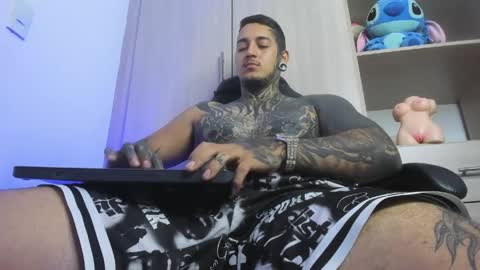Snapshot of jaxxon22cm chatting on 05/24/26, 01:16 Michael independient model online show from 05/24/26, 01:16