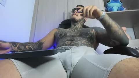 Snapshot of jaxxon22cm chatting on 05/26/26, 08:38 Michael independient model online show from 05/26/26, 08:38