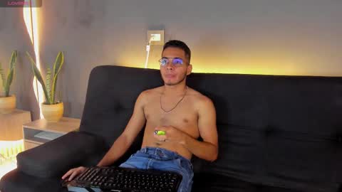 Snapshot of jaybrown_1 chatting on 11/24/25, 11:43 Jay online show from 11/24/25, 11:43