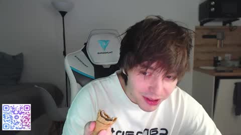 Snapshot of jayce_icestone chatting on 10/07/25, 07:11 Jayce online show from 10/07/25, 07:11