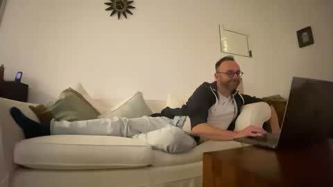 Snapshot of jaygydo2 chatting on 11/05/25, 04:40 Jay online show from 11/05/25, 04:40