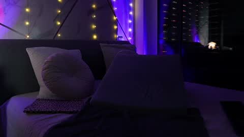 JayJayPink online show from 12/25/24, 04:22