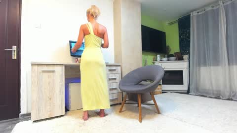 Snapshot of jaylynxxxx74 chatting on 10/24/25, 03:58 Jay online show from 10/24/25, 03:58