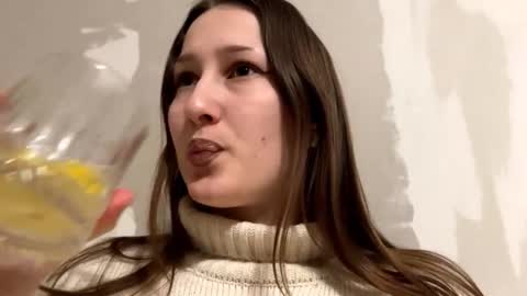 Snapshot of jayneboutros chatting on 12/17/25, 04:07 Sonya online show from 12/17/25, 04:07