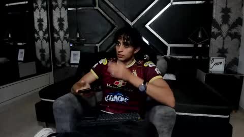 Snapshot of jaytaylorr chatting on 04/24/26, 11:34 Jay Taylor online show from 04/24/26, 11:34