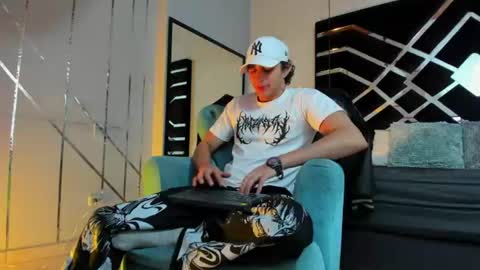 Snapshot of jaytaylorr chatting on 06/15/26, 11:34 Jay Taylor online show from 06/15/26, 11:34
