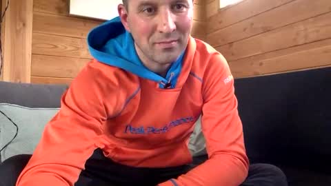 Snapshot of jayvanbergen chatting on 02/12/25, 12:22 Jay van Bergen online show from 02/12/25, 12:22