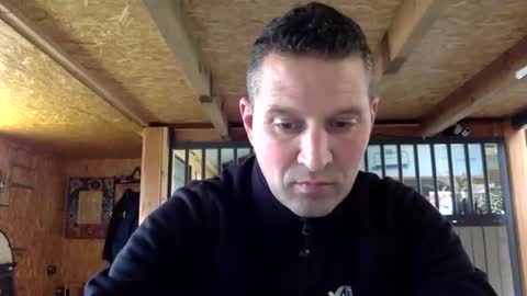 Snapshot of jayvanbergen chatting on 02/27/25, 01:07 Jay van Bergen online show from 02/27/25, 01:07