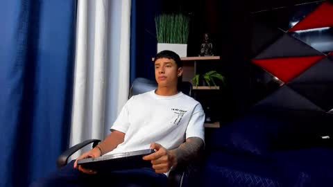 jaze_bradley online show from 11/18/25, 11:25