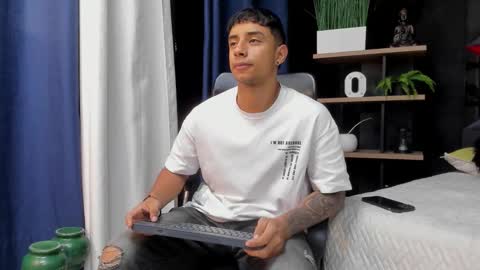 jaze_bradley online show from 12/01/25, 11:15