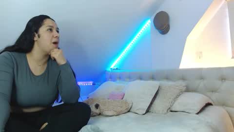 Jazmin and Scarlett online show from 10/18/25, 11:00