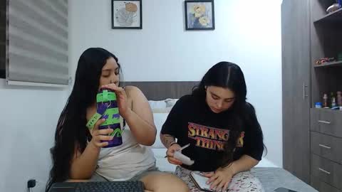 Jazmin and Scarlett online show from 03/04/26, 06:19