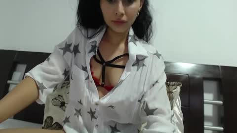 Snapshot of jazmin_miler chatting on 02/14/25, 09:10 Luna Sofa online show from 02/14/25, 09:10