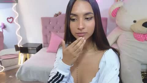 Jazmin  online show from 03/03/25, 08:00