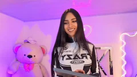 Jazmin  online show from 10/21/25, 11:44